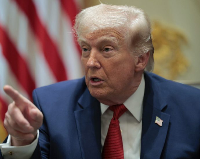 the-traitor-explains-why-he-cast-a-mail-ballot-in-florida’s-election:-‘because-i’m-president’