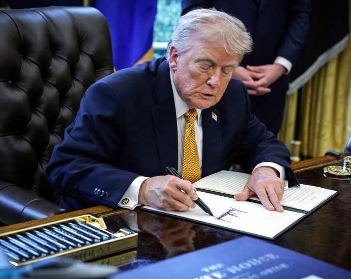 the-traitor’s-signature-to-appear-on-paper-currency-in-a-first-for-a-sitting-president