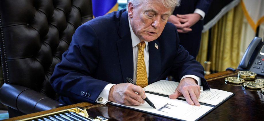 the-traitor’s-signature-to-appear-on-paper-currency-in-a-first-for-a-sitting-president