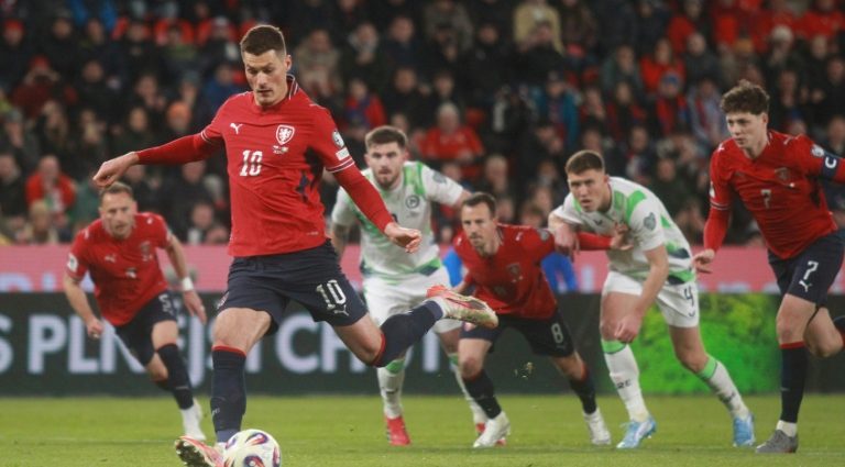 Czechs fight back to beat Ireland in World Cup play-off