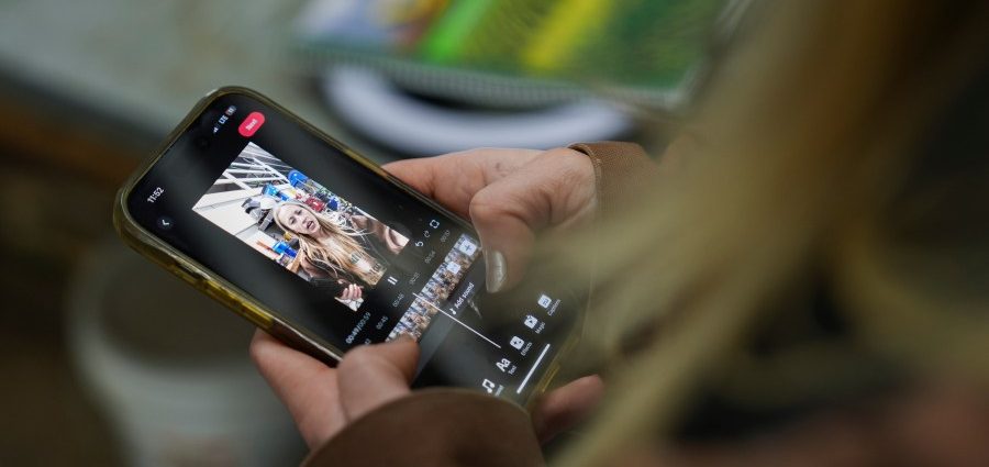 austria-plans-to-ban-social-media-use-for-under-14s,-joining-a-string-of-other-countries