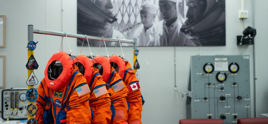 artemis-ii-crew’s-suits