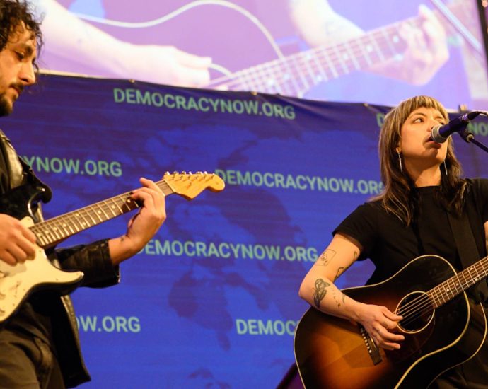 hurray-for-the-riff-raff-performs-“pa’lante”-at-democracy-now!’s-30th-anniversary