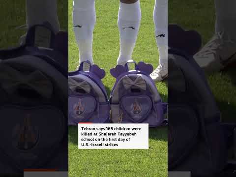 iranian-players-hold-schoolbags-in-solidarity-with-slain-girls