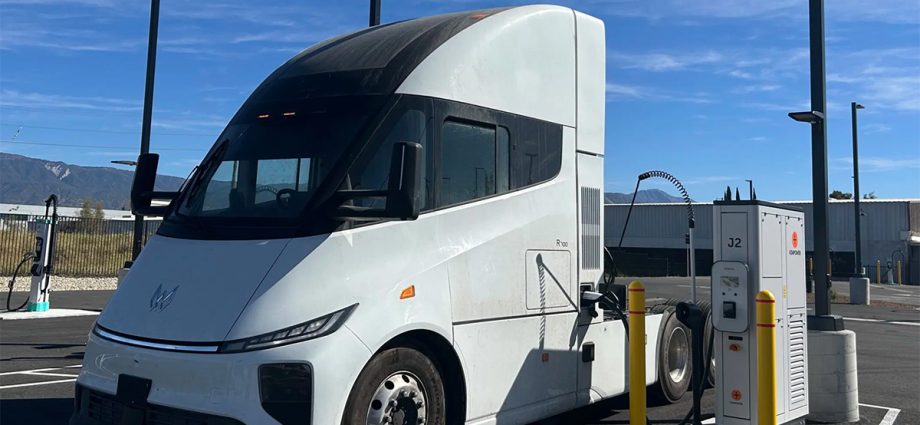 kempower-and-windrose-demonstrate-megawatt-charging-system-in-real-world-test-at-california-charging-hub