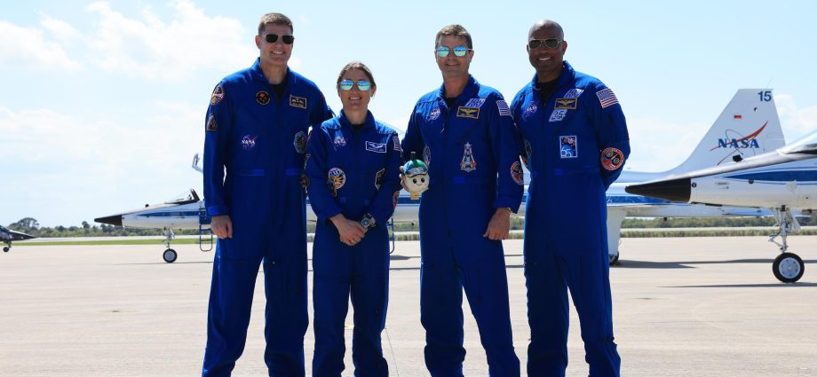 artemis-ii-crew-arrives-at-launch-site,-shares-moon-mascot