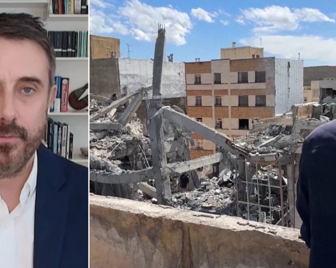 “quagmire”:-jeremy-scahill-on-iran-war,-strait-of-hormuz,-market-manipulation-&-more