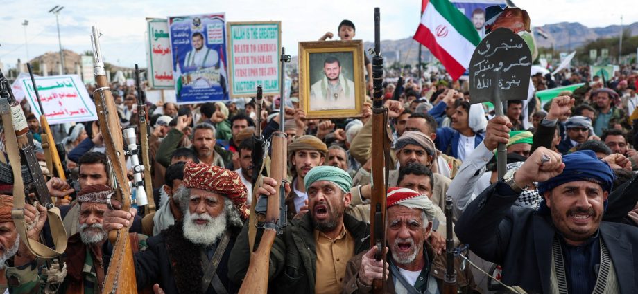 houthis-warn-‘fingers-on-the-trigger’-as-us-israel-war-on-iran-continues