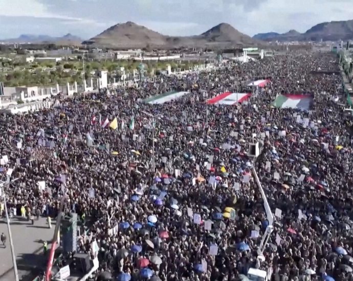 protests-in-yemen-against-us-israeli-attacks-as-houthis-warn-of-action