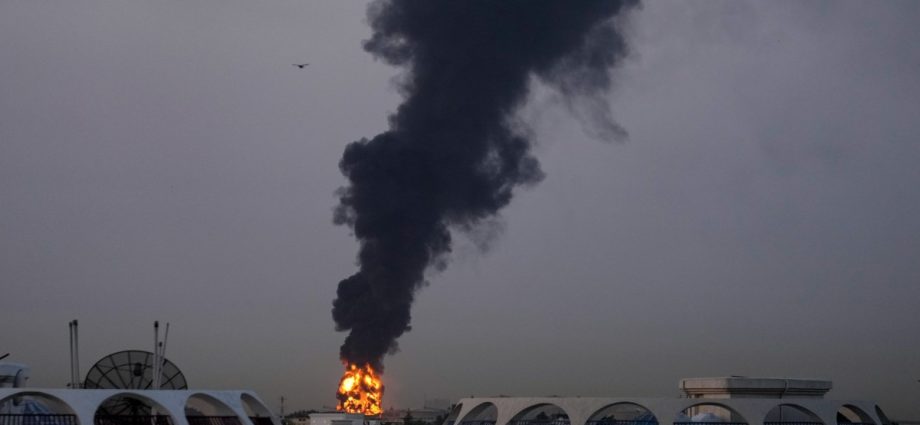 iran-warns-neighbours-not-to-let-‘enemies-run-the-war’-from-their-land