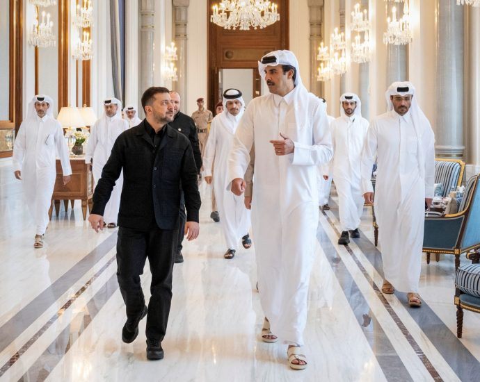 ukraine’s-zelenskyy-signs-air-defence-deals-with-uae,-qatar-on-gulf-tour