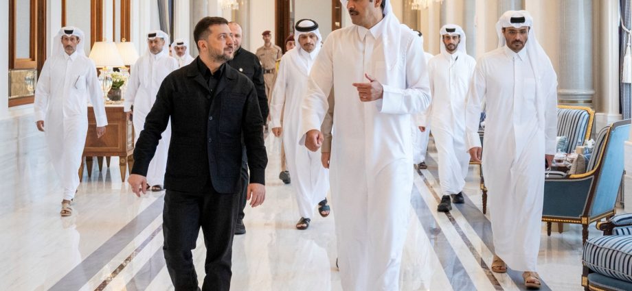ukraine’s-zelenskyy-signs-air-defence-deals-with-uae,-qatar-on-gulf-tour