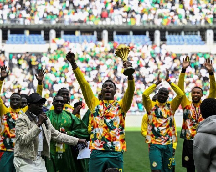 senegal-parade-afcon-trophy,-despite-title-being-awarded-to-morocco