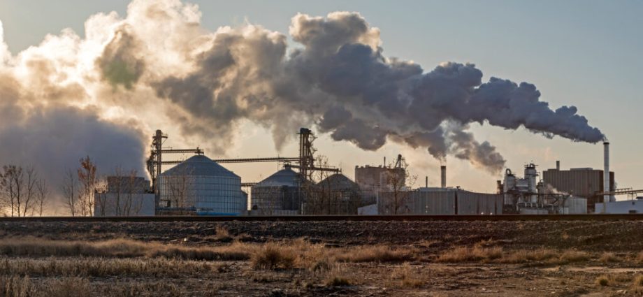 summit-sold-its-midwest-pipeline-as-a-carbon-solution-now,-it’ll-be-used-for-fossil-fuels.