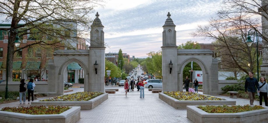 states-move-to-close-college-departments-with-poor-grads