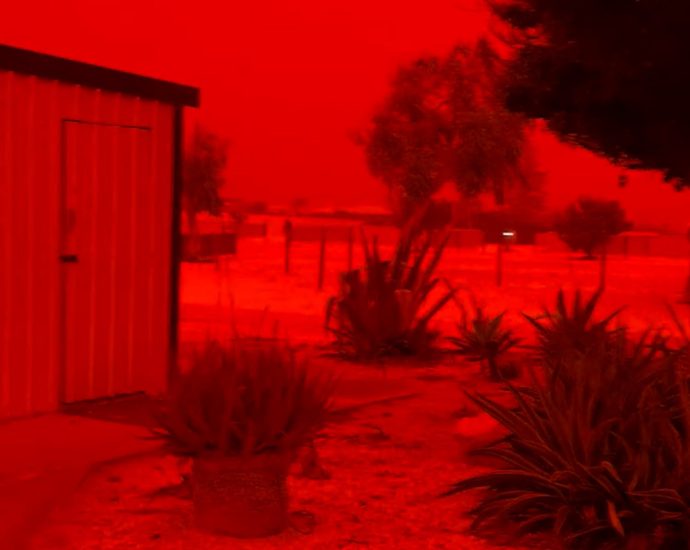 sky-turns-bright-red-in-western-australia-ahead-of-tropical-cyclone-narelle