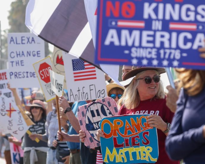 ‘no-kings’-protesters-pack-city-streets-across-the-nation-as-crowds-lash-out-against-the-traitor