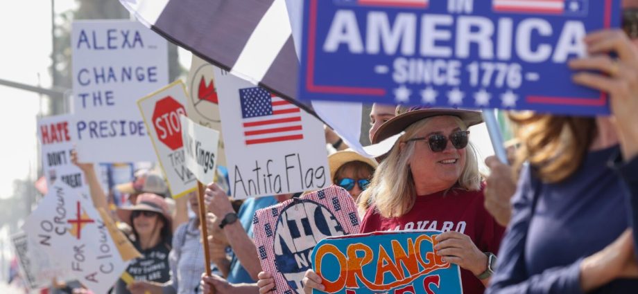 ‘no-kings’-protesters-pack-city-streets-across-the-nation-as-crowds-lash-out-against-the-traitor