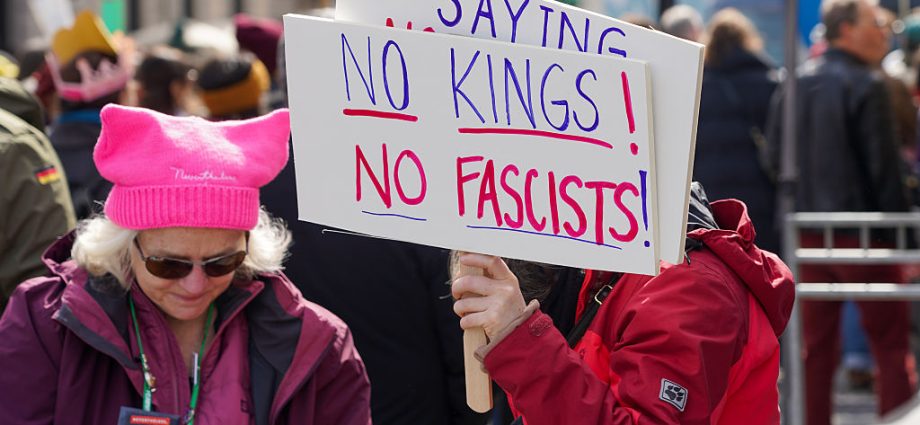 a-global-protest-moment:-“no-kings”-rallies-target-the-traitor-and-war