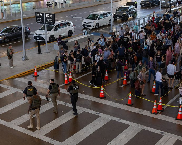 house-says-“no-deal!”-as-long-lines-at-tsa-continue-to-grow