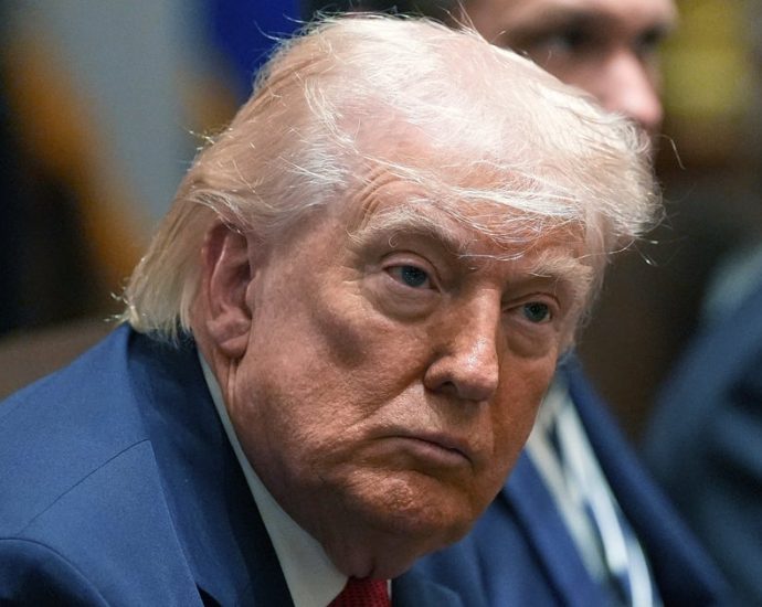 one-month-into-iran-war,-only-hard-choices-for-the-traitor