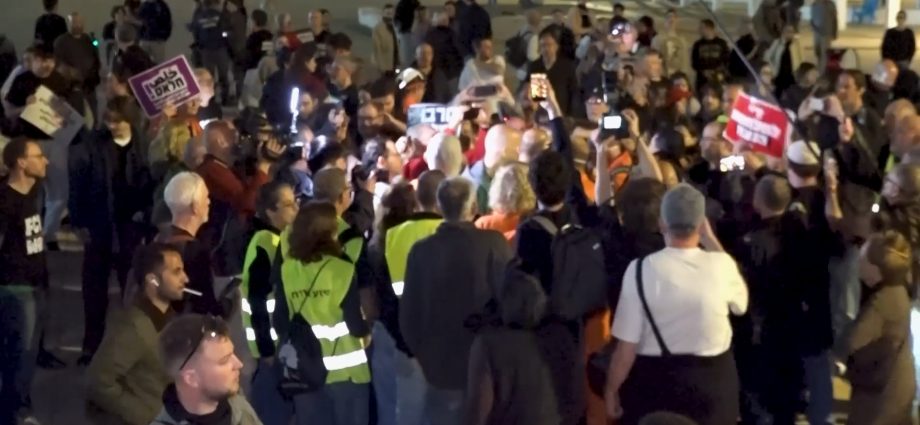 dozens-detained-in-tel-aviv-as-anti-war-protest-turns-violent