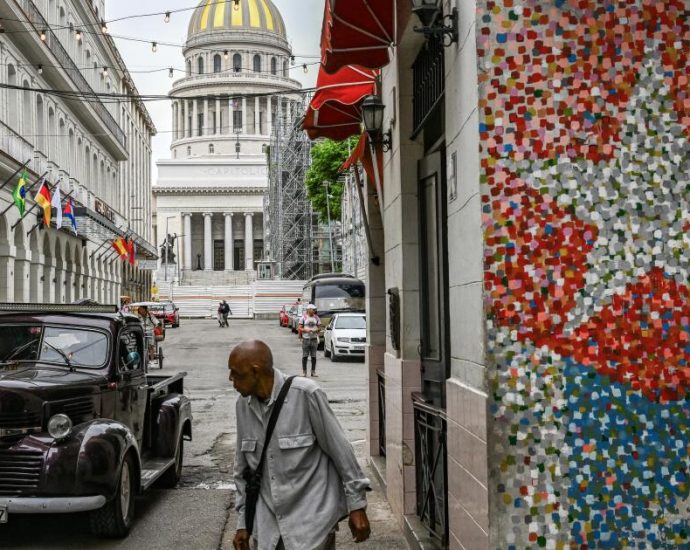 as-us.-threatens,-cubans-look-ahead,-with-hope-and-trepidation