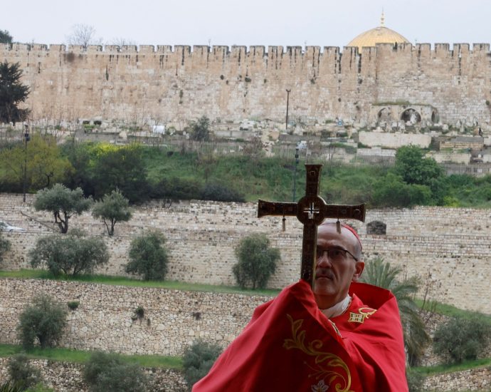 israeli-police-block-catholic-cardinal-from-holy-sepulchre-on-palm-sunday