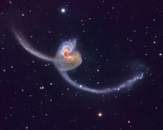 Astrophotographer captures spectacular photo of Antennae Galaxies dueling in deep space