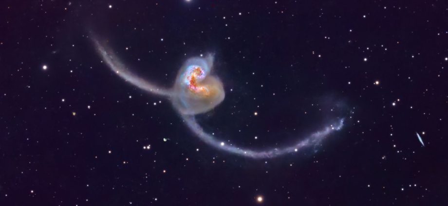 Astrophotographer captures spectacular photo of Antennae Galaxies dueling in deep space