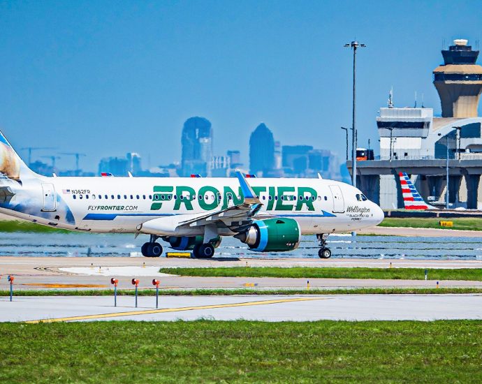 why-many-airlines-choose-either-airbus-or-boeing