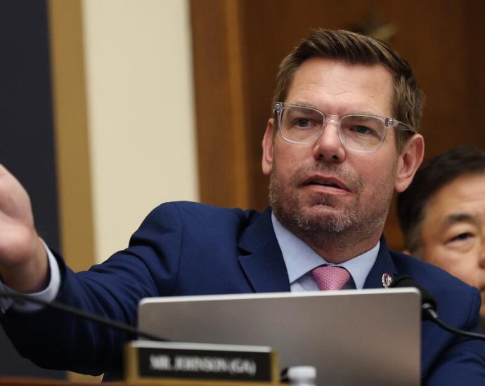 swalwell-accuses-the-traitor-of-trying-to-influence-california-governor’s-race-with-old-fbi-files