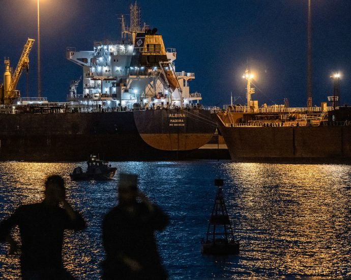 oil-jumps,-stocks-slide-ahead-of-us.-stock-market-open-as-iran-war-rounds-one-month