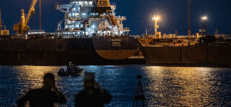 oil-jumps,-stocks-slide-ahead-of-us.-stock-market-open-as-iran-war-rounds-one-month