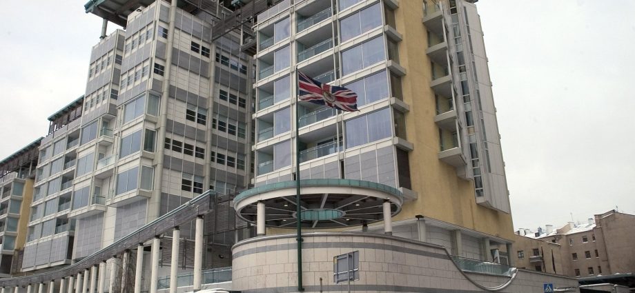 russia’s-fsb-orders-british-diplomat’s-expulsion,-uk-rejects-‘intimidation’