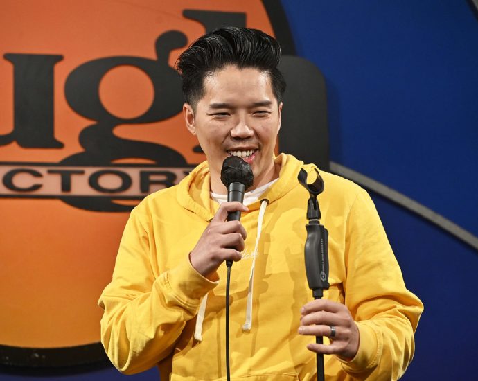 actor-and-comedian-alex-duong-dies-at-42-after-cancer-battle