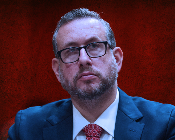 uncle-scam:-the-traitor-taps-huddled-masses-of-revenue