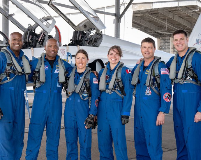 sendoff-for-artemis-ii-crew