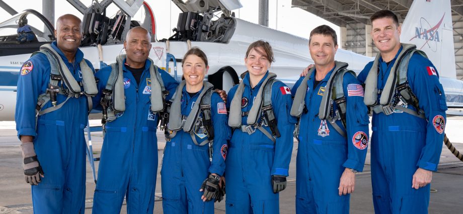 sendoff-for-artemis-ii-crew