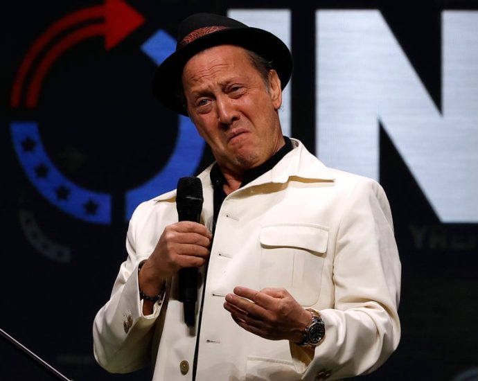 maga-loving-comedian-rob-schneider-makes-case-to-‘restore-the-military-draft’