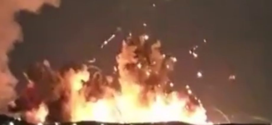 intense-us-israeli-attacks-on-iranian-city-of-isfahan-cause-column-of-fire