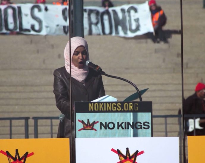 no-kings:-rep-omar,-sen-sanders,-bruce-springsteen,-jane-fonda,-joan-baez-at-massive-st.-paul-rally