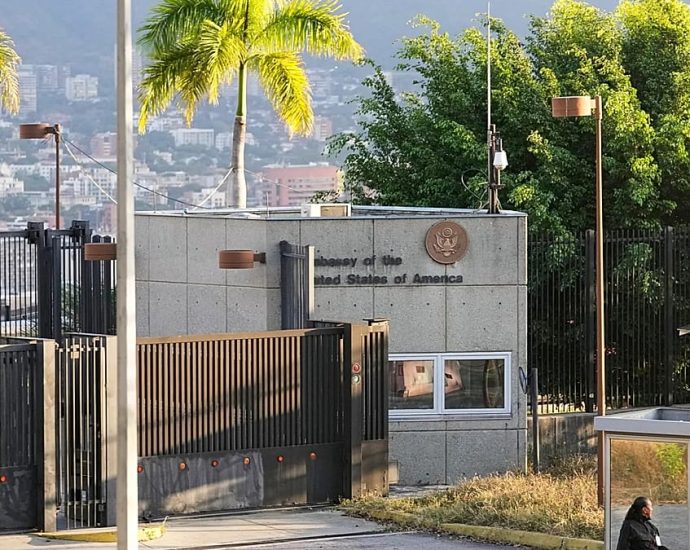 us-embassy-in-venezuela-formally-resumes-operations-after-seven-year-closure