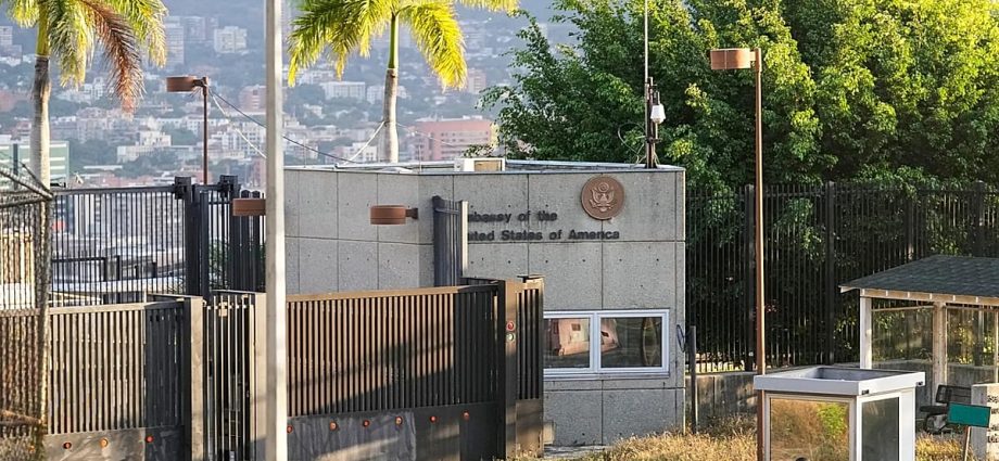 us-embassy-in-venezuela-formally-resumes-operations-after-seven-year-closure