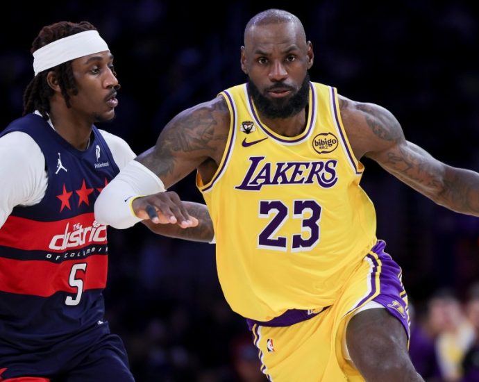 lebron-james-records-triple-double-as-lakers-dominate-wizards
