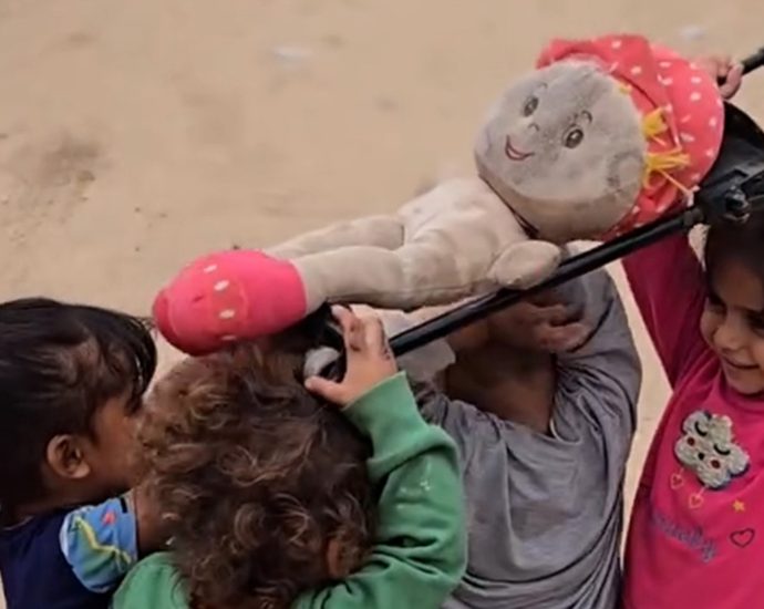 children-in-gaza-reenact-a-funeral-procession-during-play