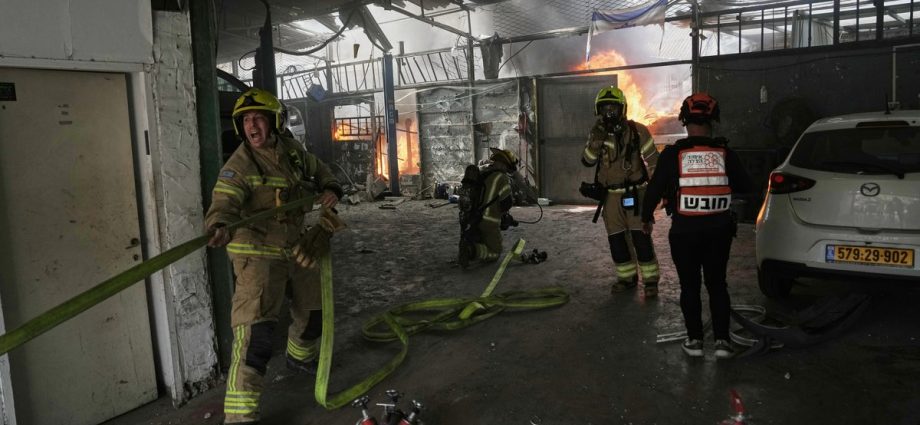 us.-attacks-iranian-nuclear-site-while-tehran-hits-oil-tanker-off-dubai-coast