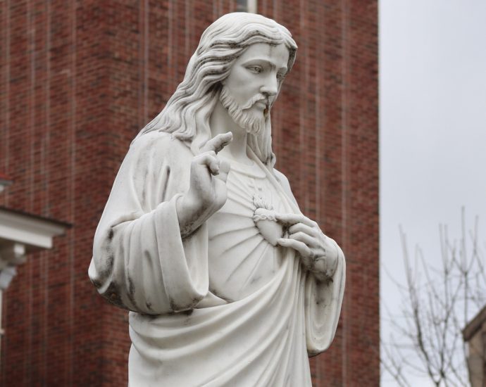 looking-to-jesus-and-buddha,-a-kentucky-passionist-priest-finds-hope-amid-an-enveloping-global-environmental-crisis