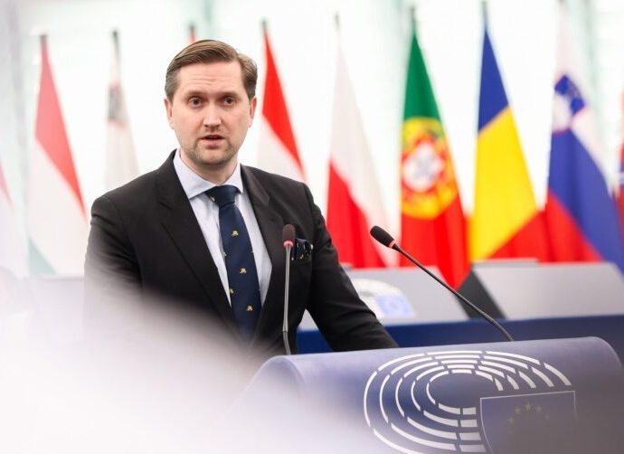 ‘no-weapons,-no-ammunition’:-what-the-european-parliament-can-actually-do-for-ukraine
