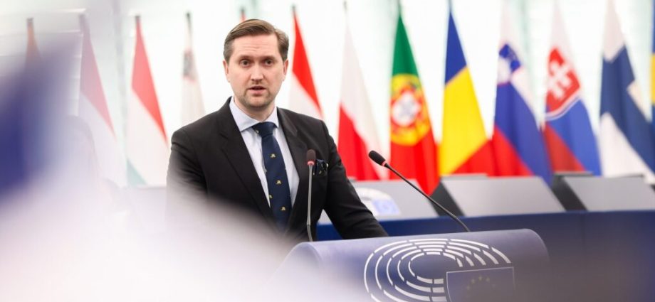 ‘no-weapons,-no-ammunition’:-what-the-european-parliament-can-actually-do-for-ukraine